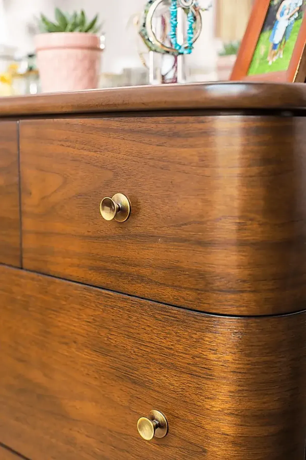 Devon Loft Walnut 5 Pc Bedroom with Nanton Park Red King Upholstered Bed