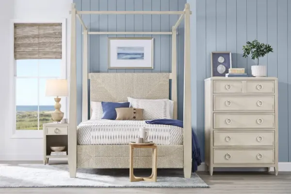 Maldive White 5 Pc Queen Poster Bedroom