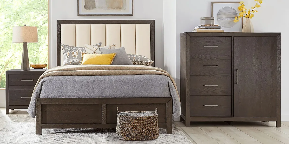 Woodley Dark Brown 5 Pc Queen Upholstered Bedroom
