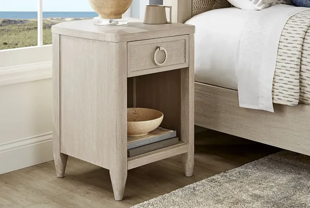 Maldive White 7 Pc King Poster Bedroom