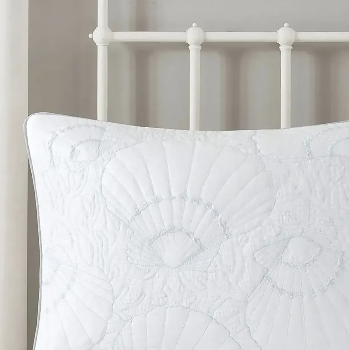 Emilisa White Queen Comforter Set