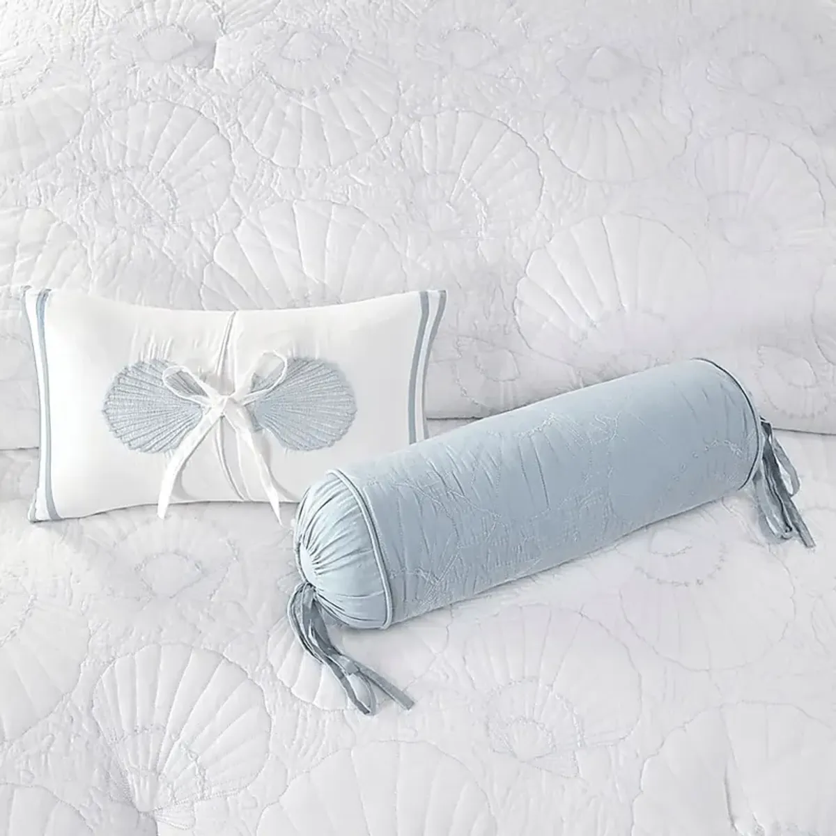 Emilisa White Queen Comforter Set