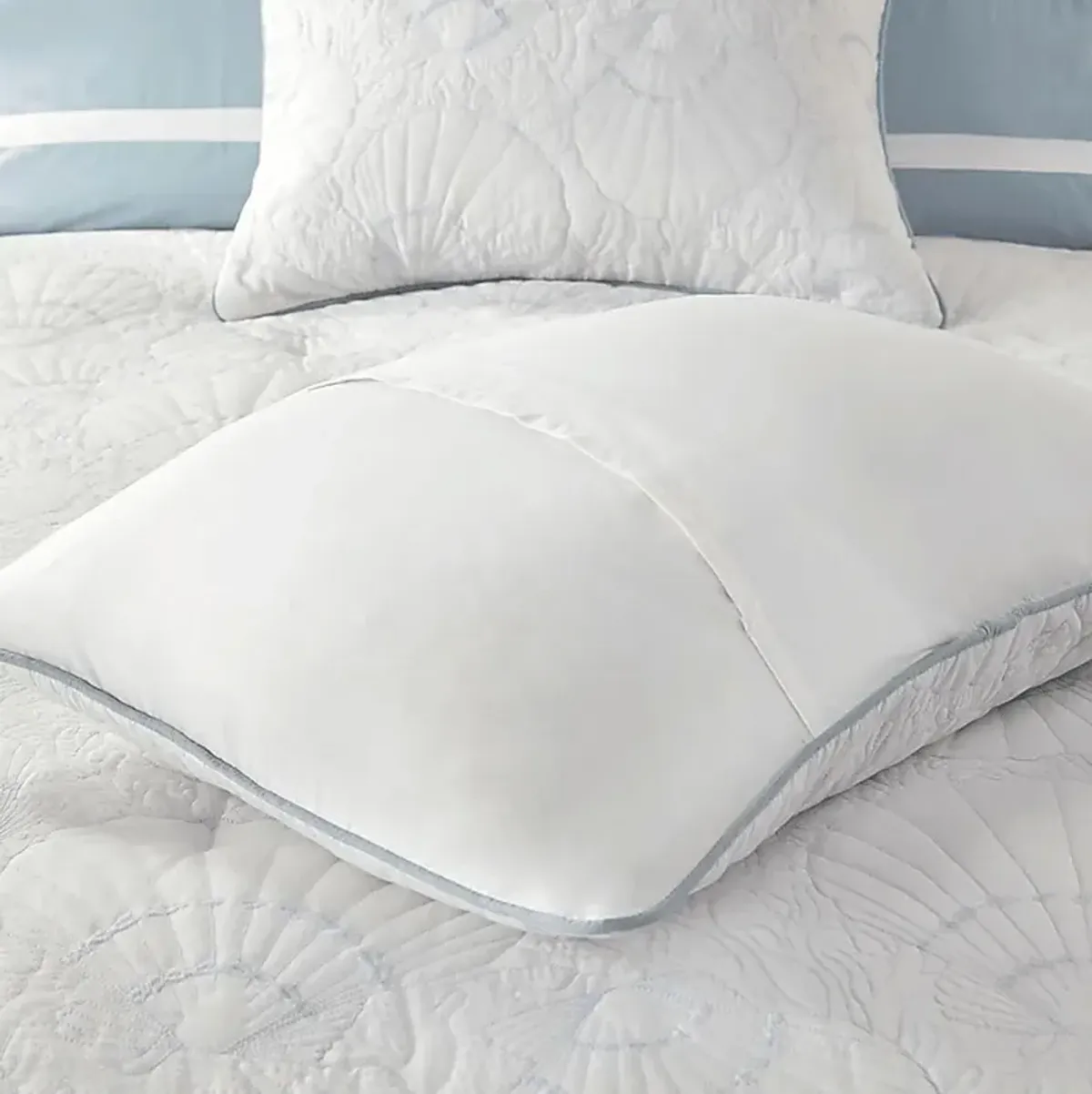 Emilisa White Queen Comforter Set