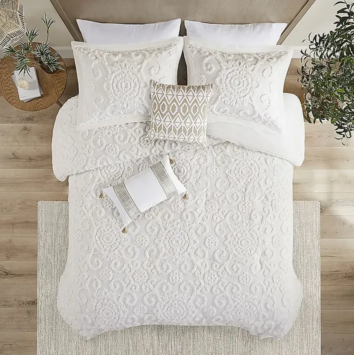 Alaegha Ivory 3 pc King Comforter Set