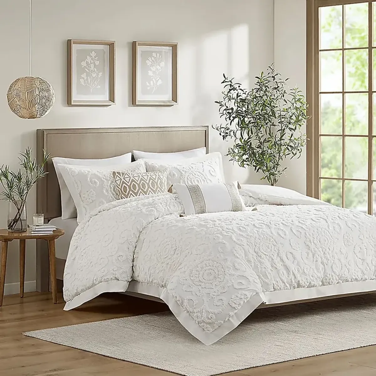 Alaegha Ivory 3 pc King Comforter Set