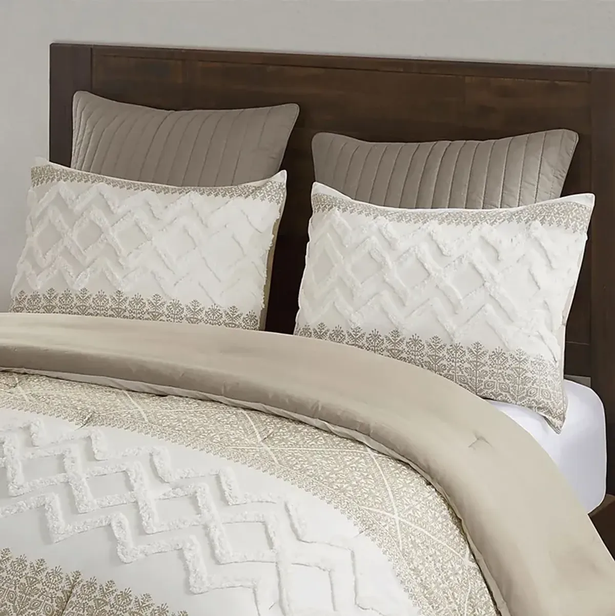 Alren Beige Full/ Queen 3 pc Comforter Set