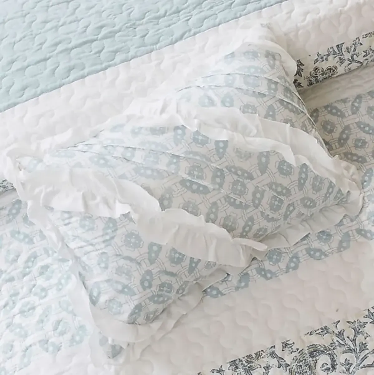 Brayln Blue 6 pc Full/Queen Quilt Set