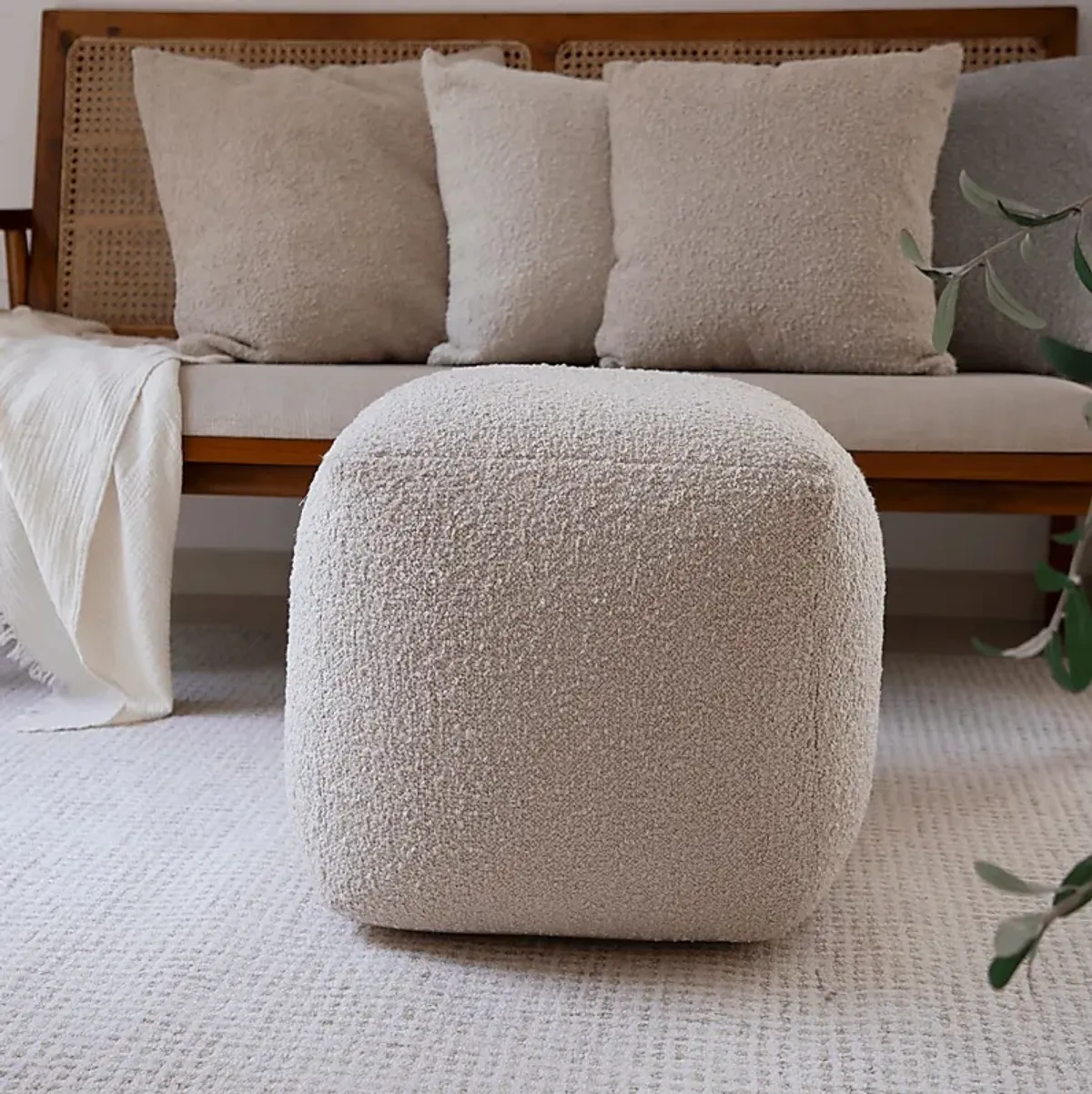 Nelior Cream Pouf