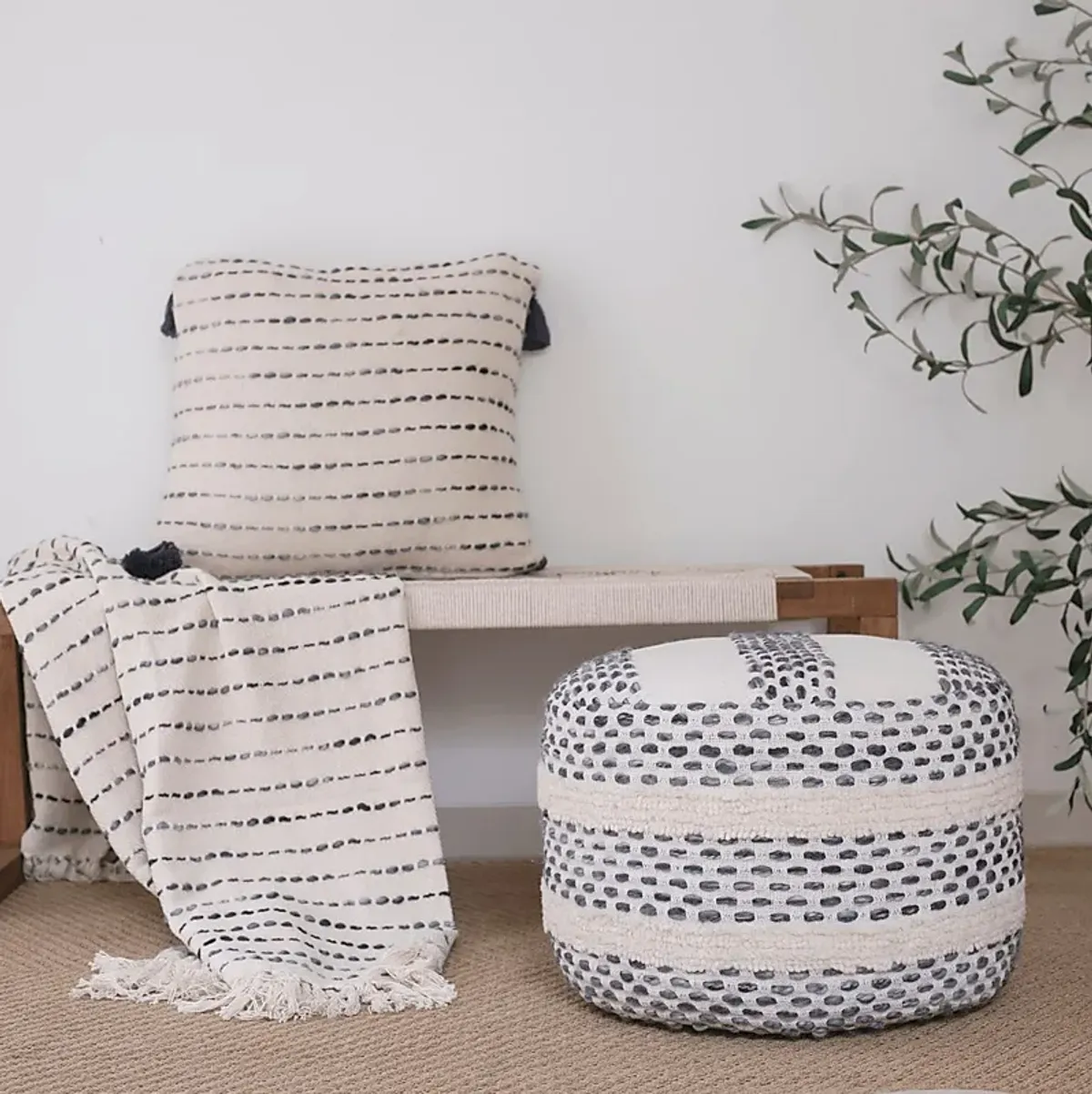 Vaddo Gray/Ivory Pouf