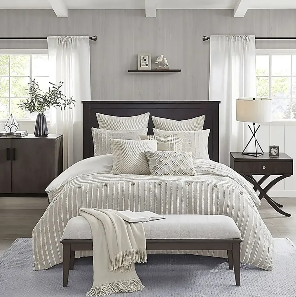 Jennix Ivory Queen Comforter Set