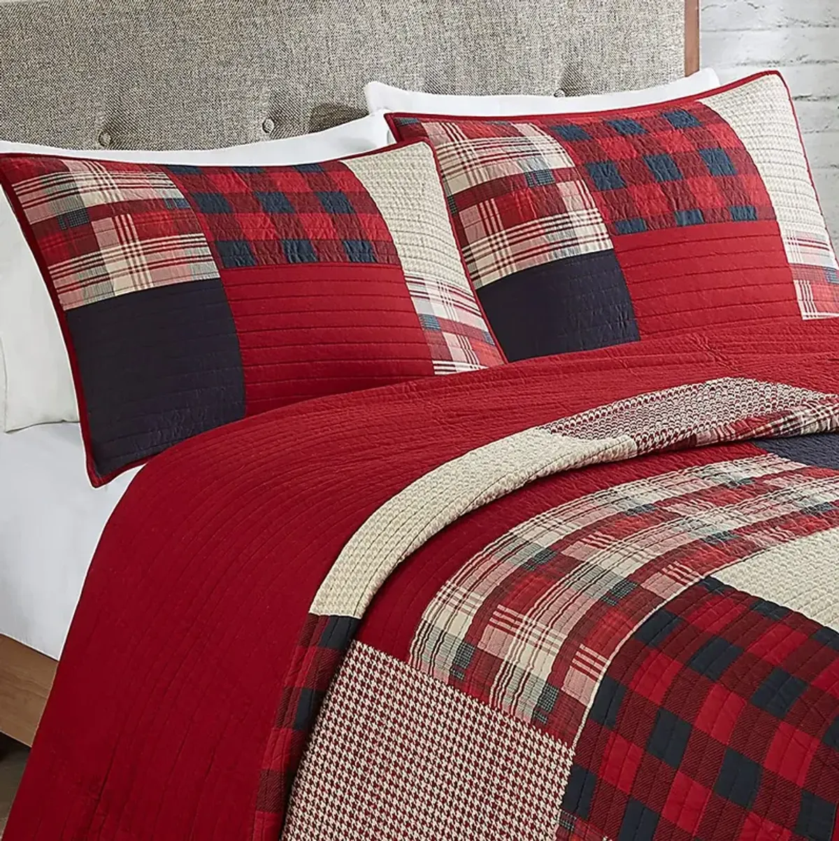 Kelya Red Full/Queen Quilt Set