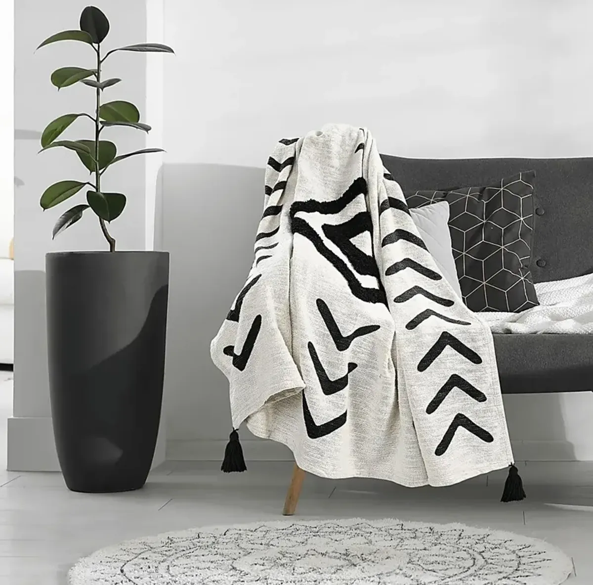 Hookstone V Black Throw Blanket