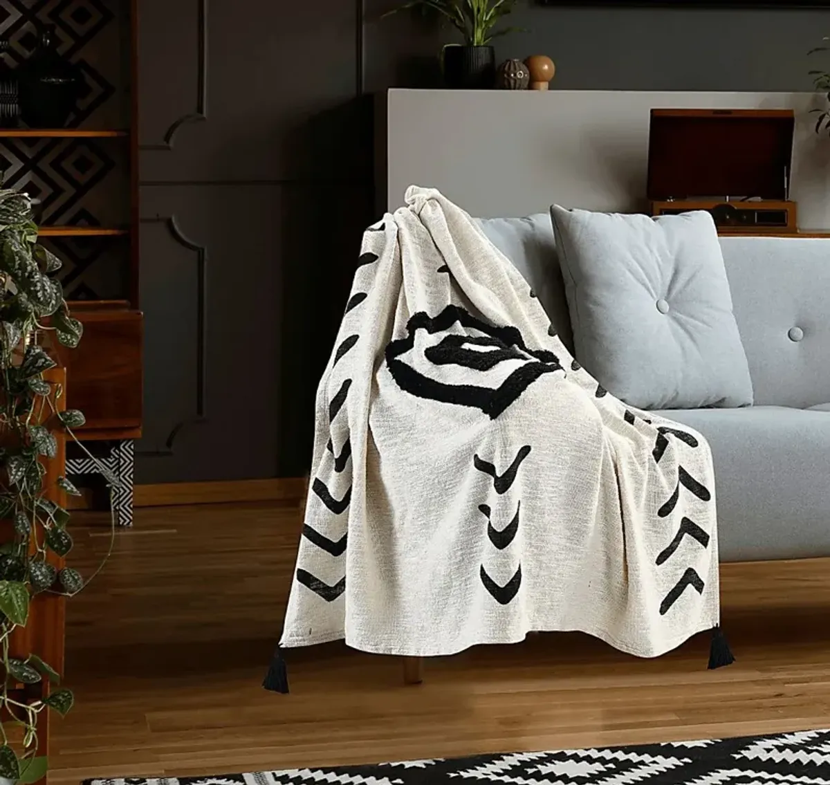 Hookstone V Black Throw Blanket