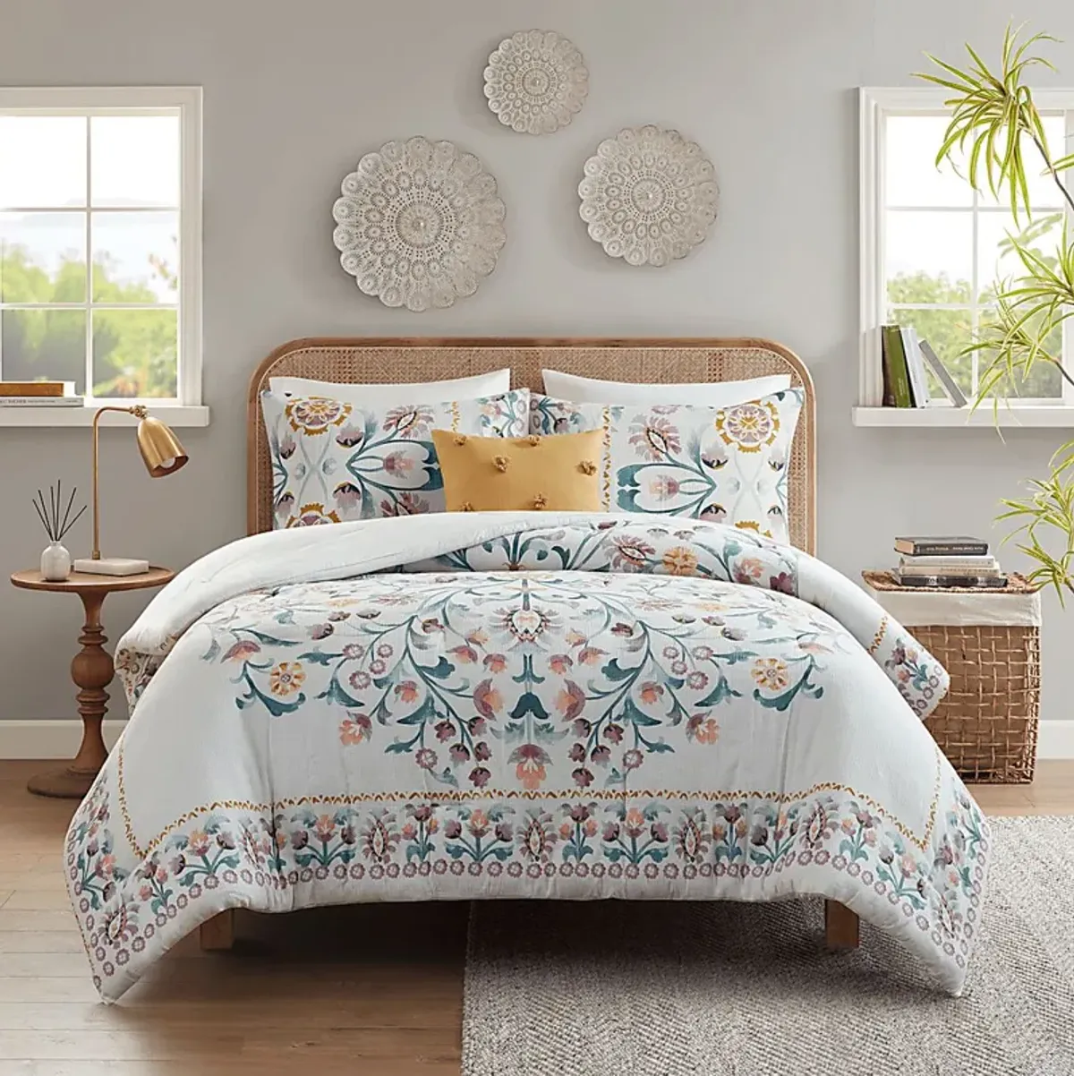 Troywood White 4 Pc Full/Queen Comforter Set