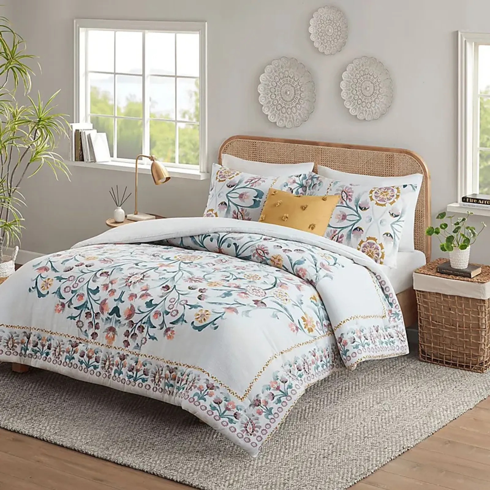 Troywood White 4 Pc Full/Queen Comforter Set