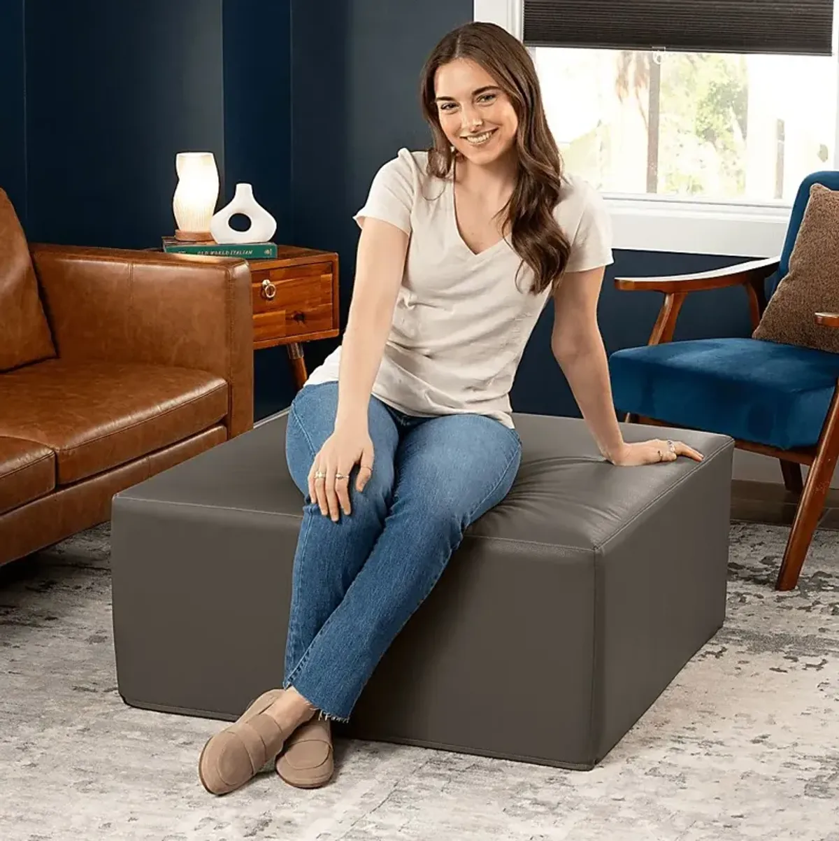 Lesusa I Gray Ottoman