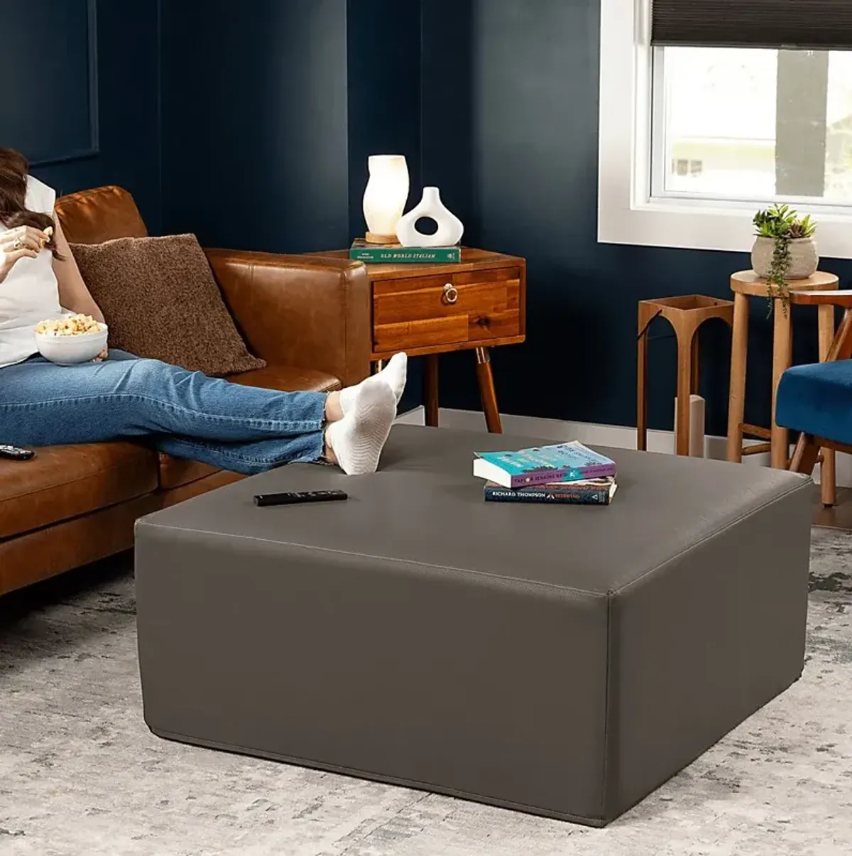 Lesusa I Gray Ottoman