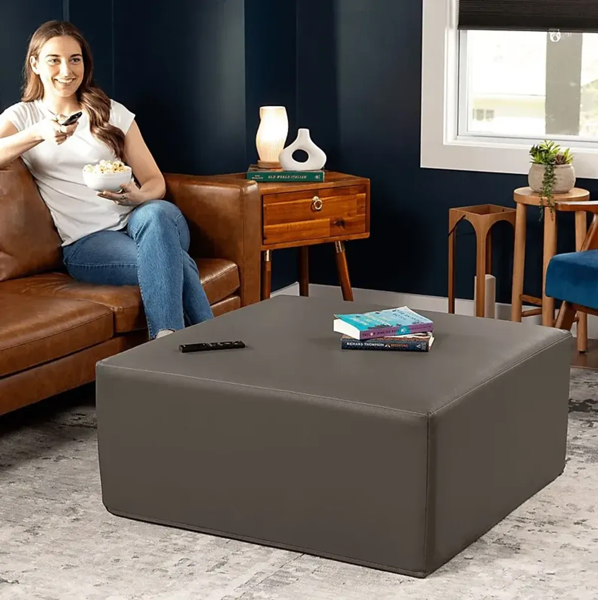 Lesusa I Gray Ottoman