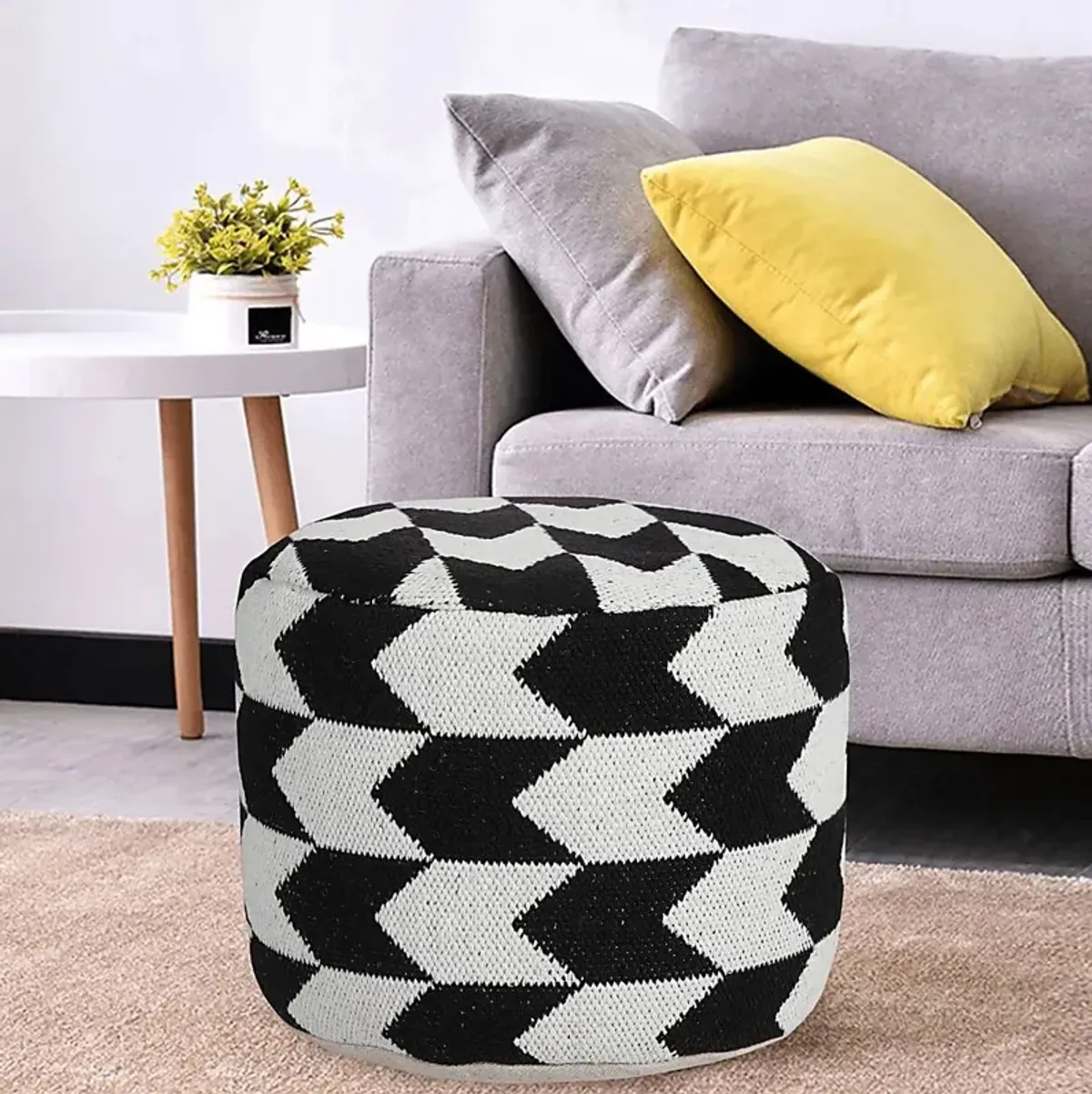 Motyn Black Pouf