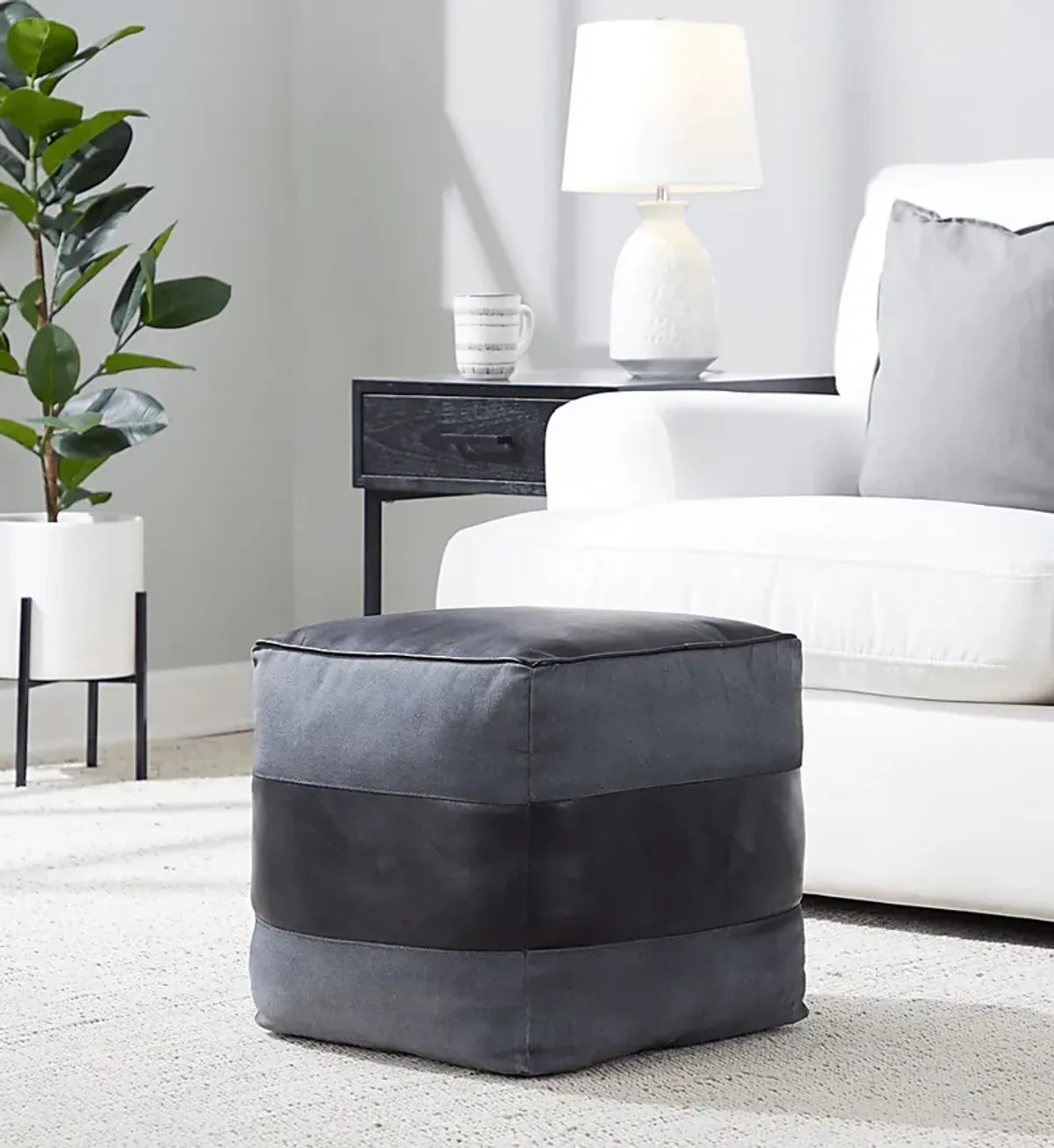 Cheerie I Black Pouf