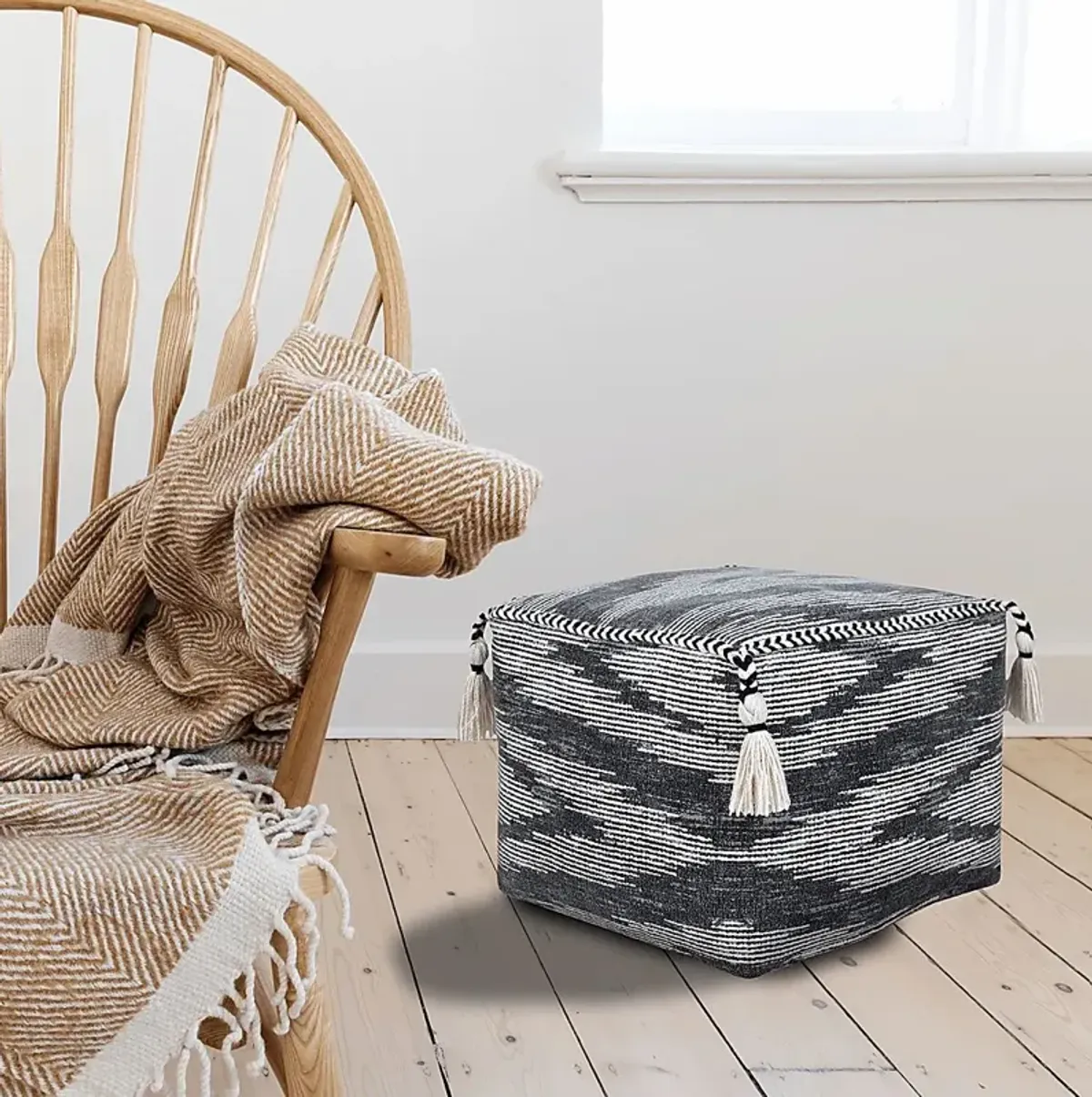 Pasemu Gray/Black Pouf