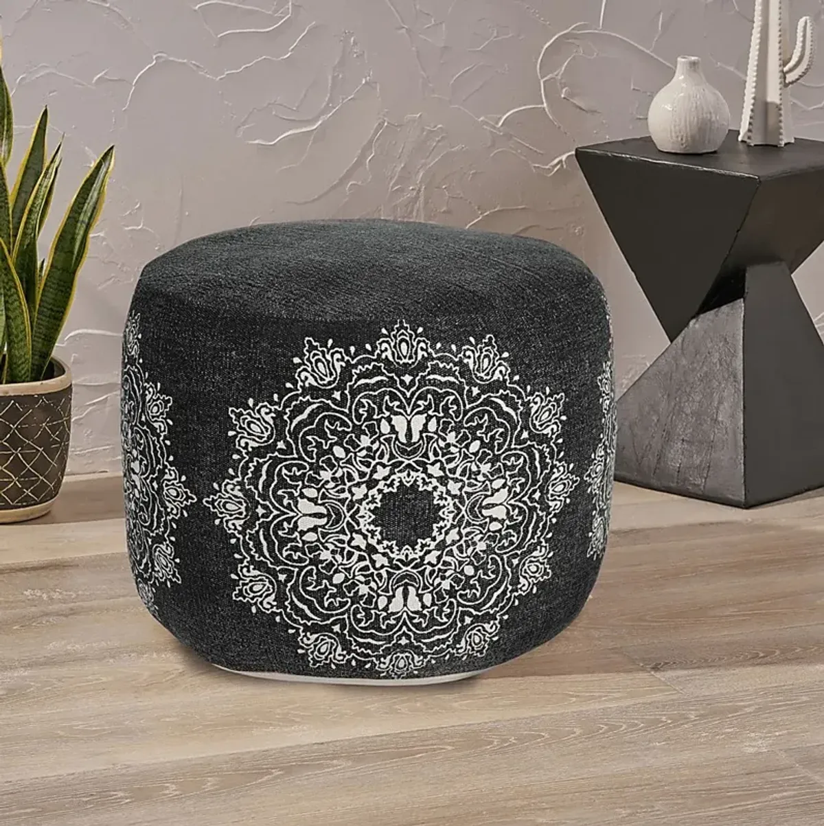 Susara Black/White Pouf