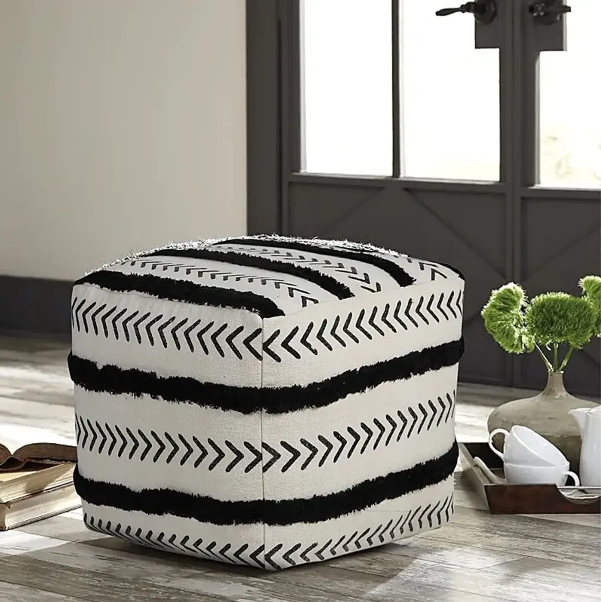 Emgen Black/White Pouf