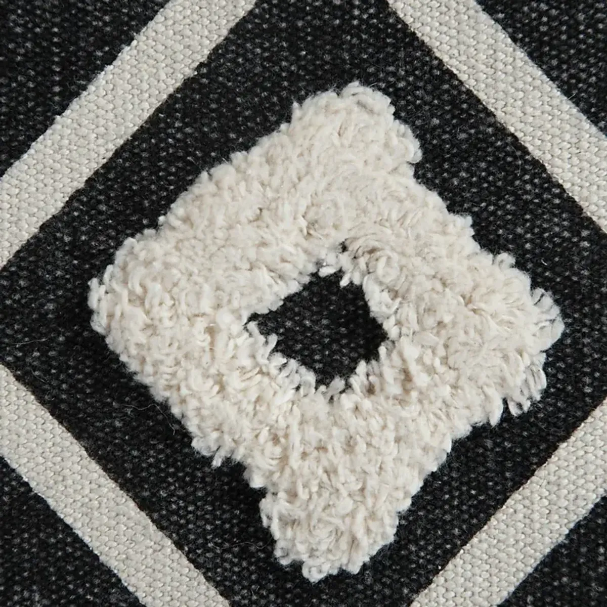 Fuana Black/White Pouf