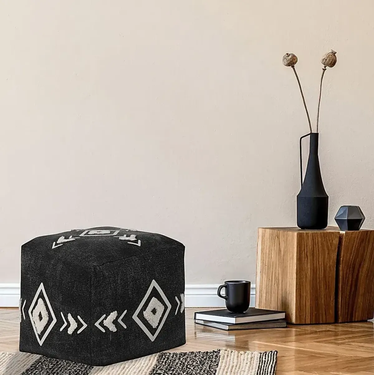 Fuana Black/White Pouf