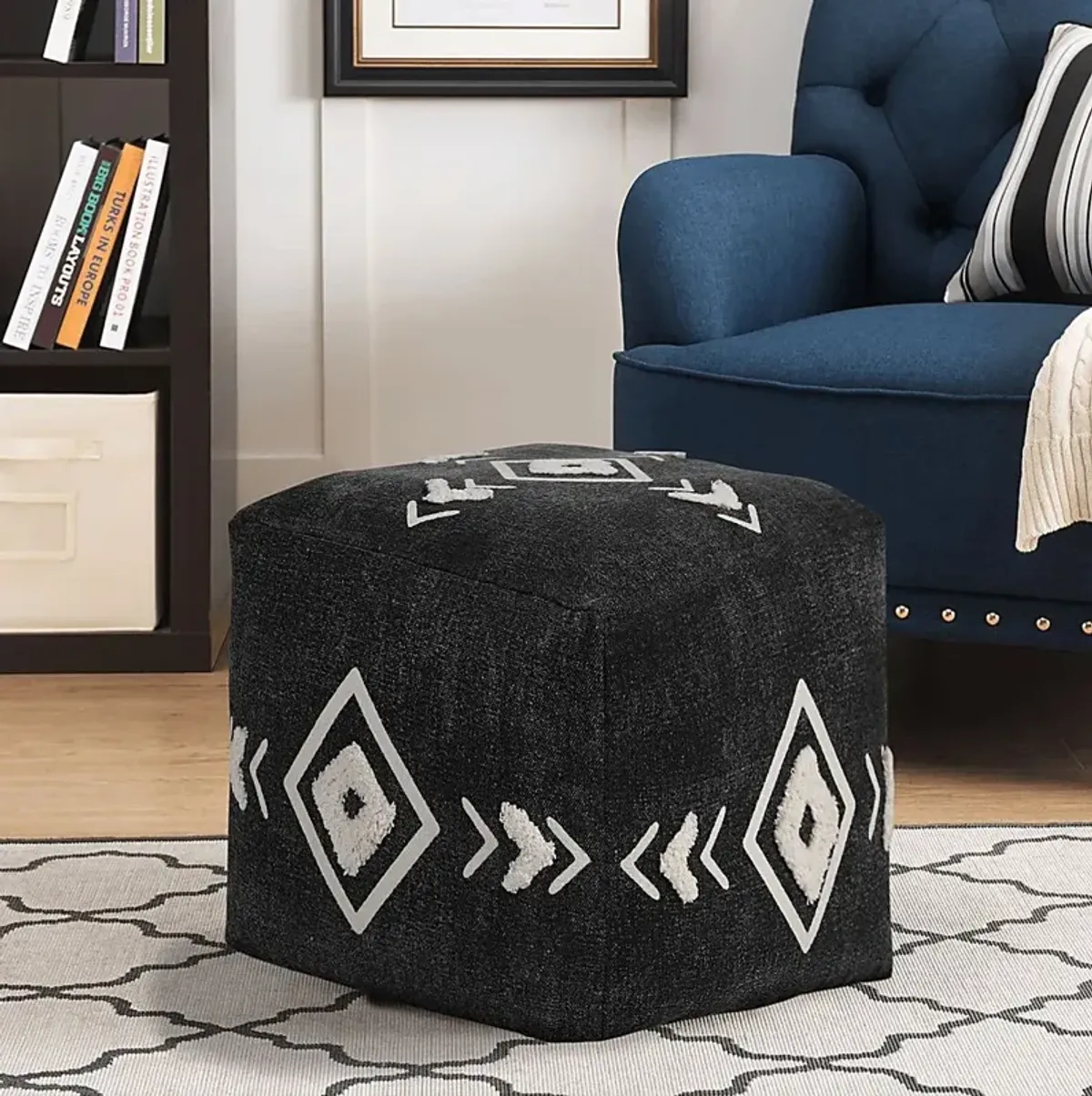 Fuana Black/White Pouf