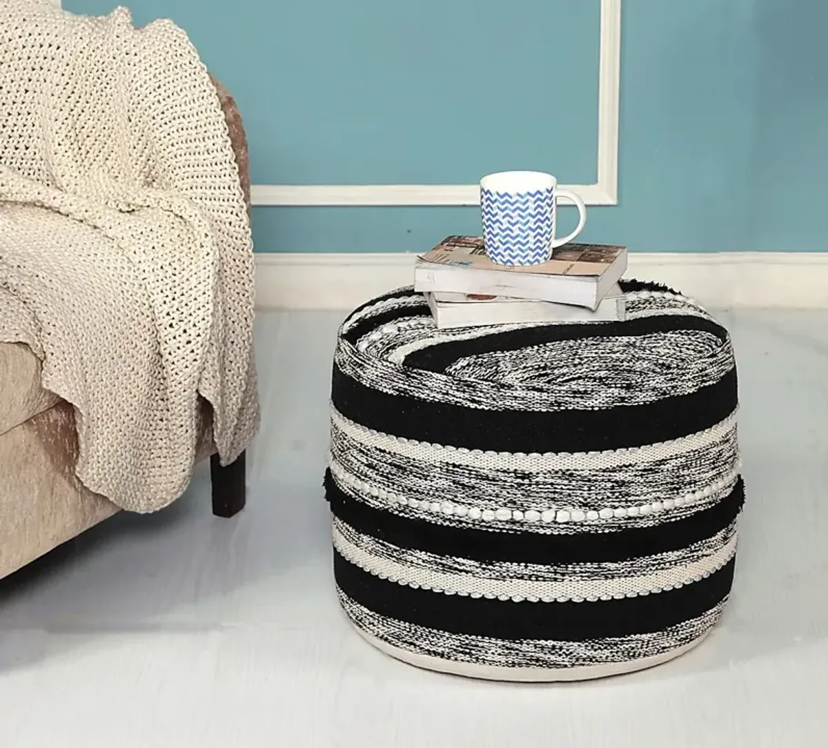 Damoe Black/Natural Pouf