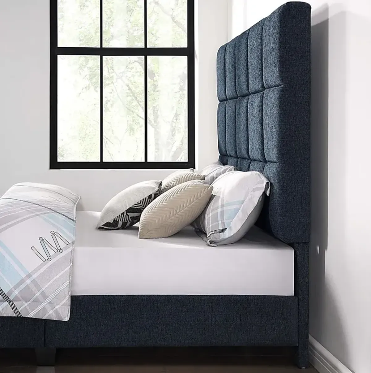 Briya Blue Queen Upholstered Bed