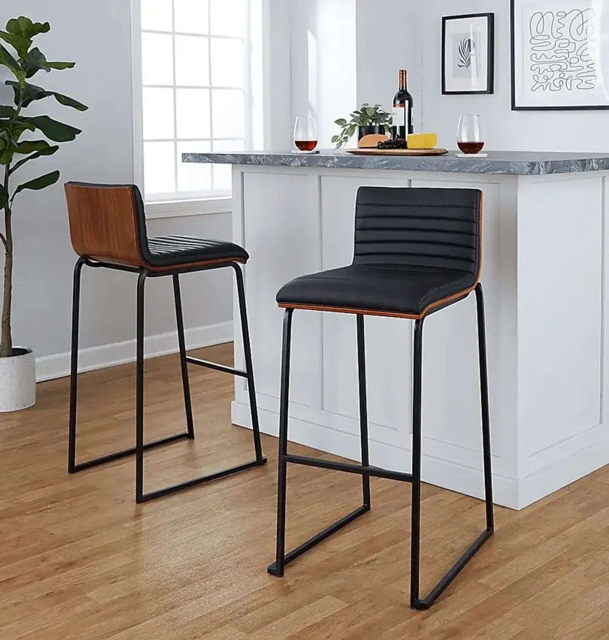 Tatesbrook V Black Barstool, Set of 2