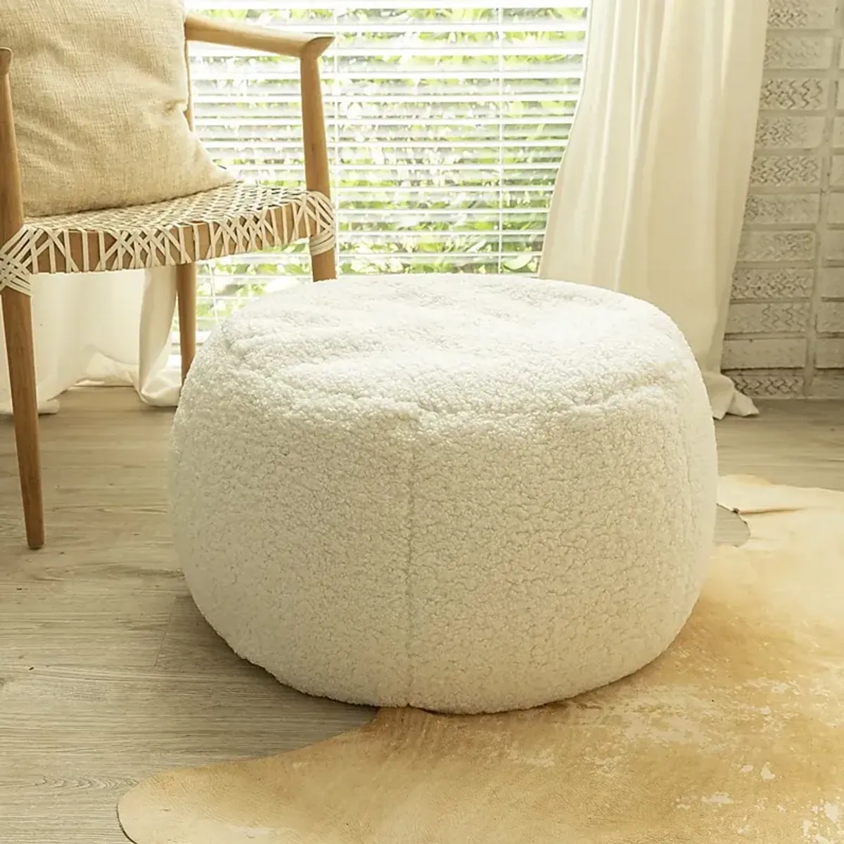 Meashi White Shearling Pouf