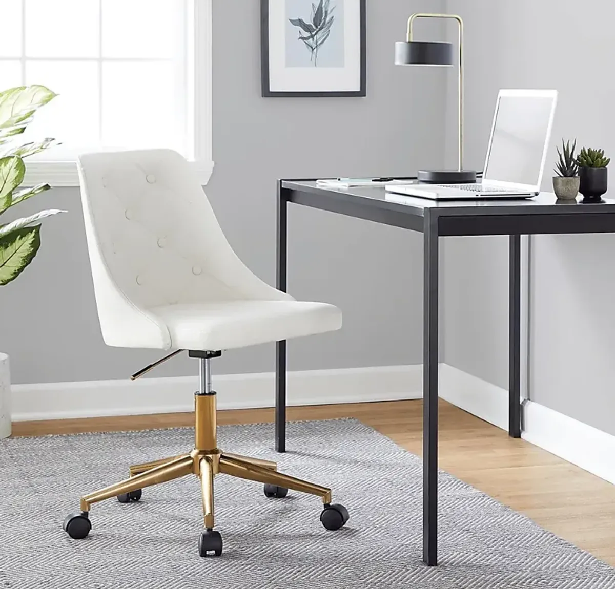 Maebeth I White Office Chair