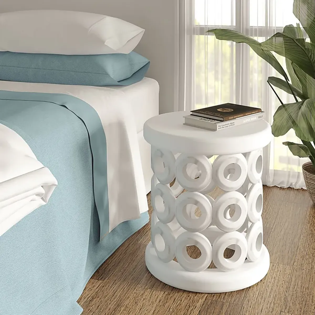 Suzlu White Accent Table