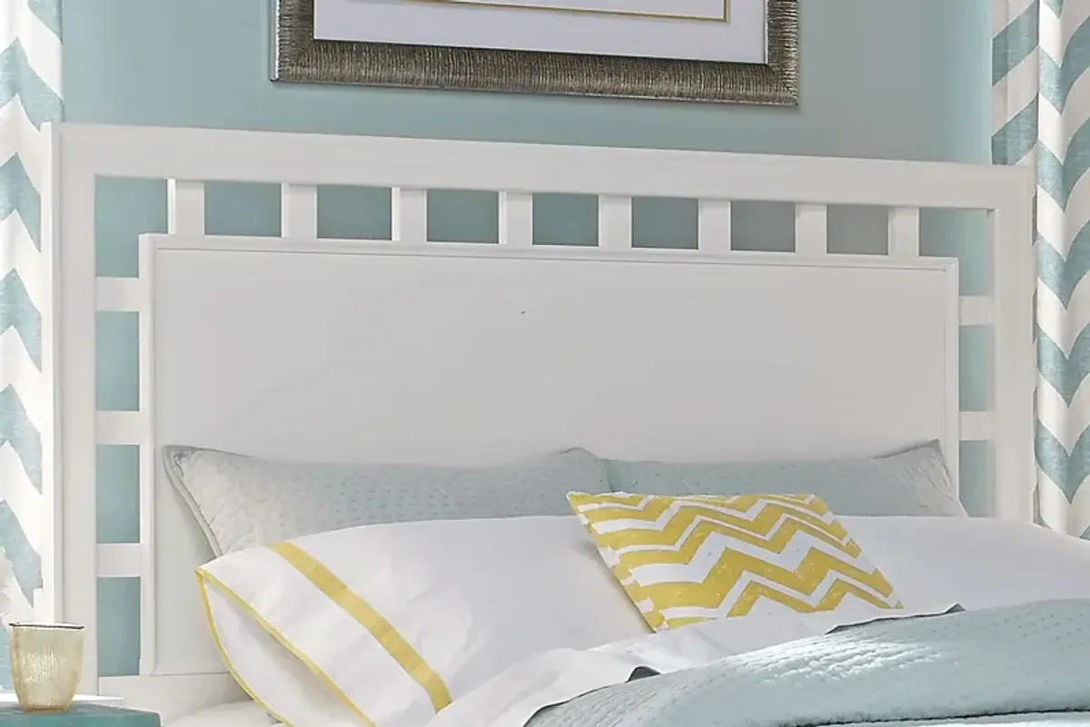 Belcourt White 7 Pc Queen Lattice Bedroom