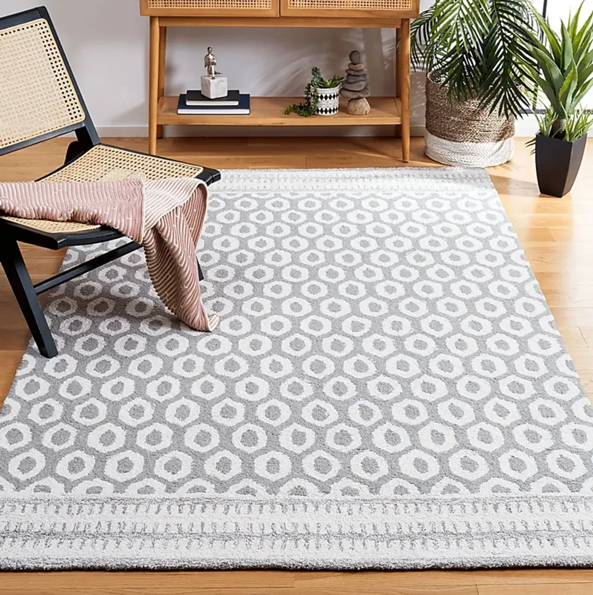 Jeknimu Ivory/Gray 3' x 5' Rug