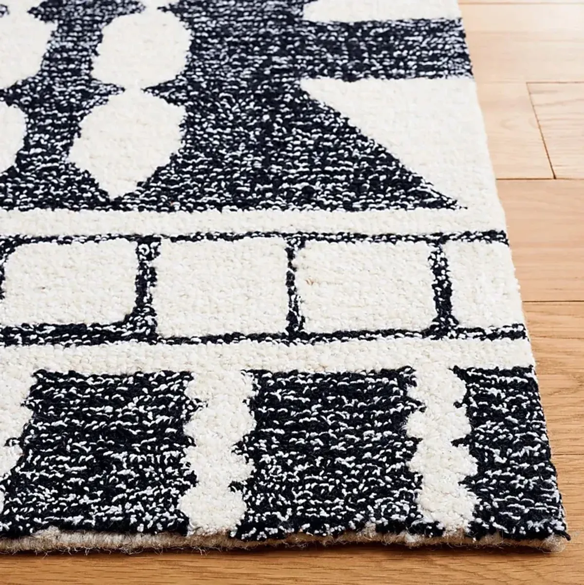 Mazanure Charcoal 3' x 5' Rug