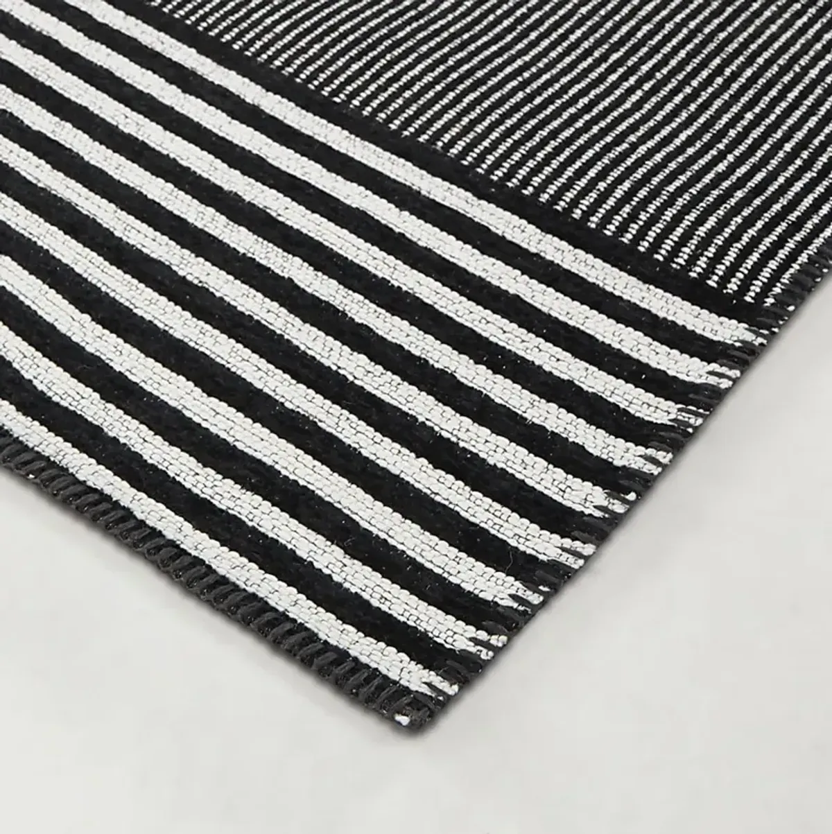 Metima Black 5'3 x 7' Area Rug