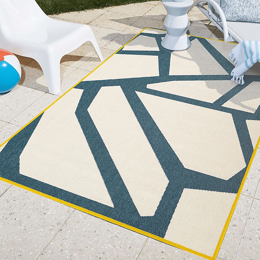 Evette Rios Calford White 5' x 7' Indoor/Outdoor Rug