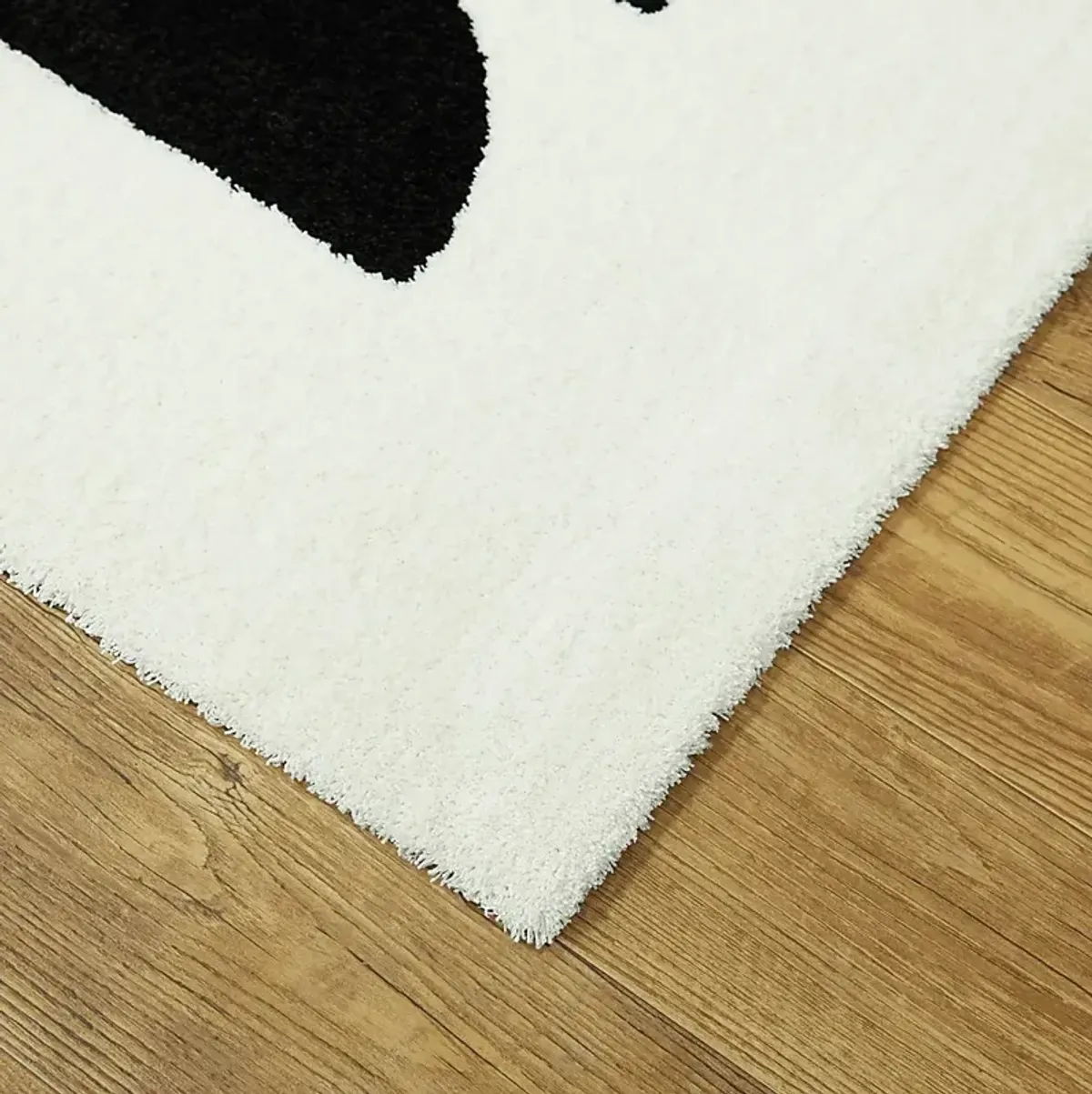 Wumolf Black/White 5'3 x 7' Rug