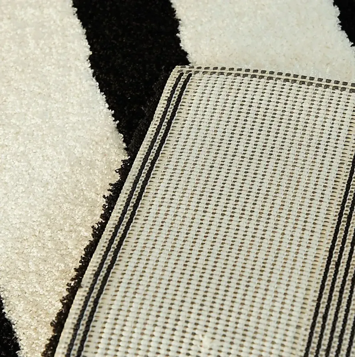 Vedand Black/White 5'3x7' Rug