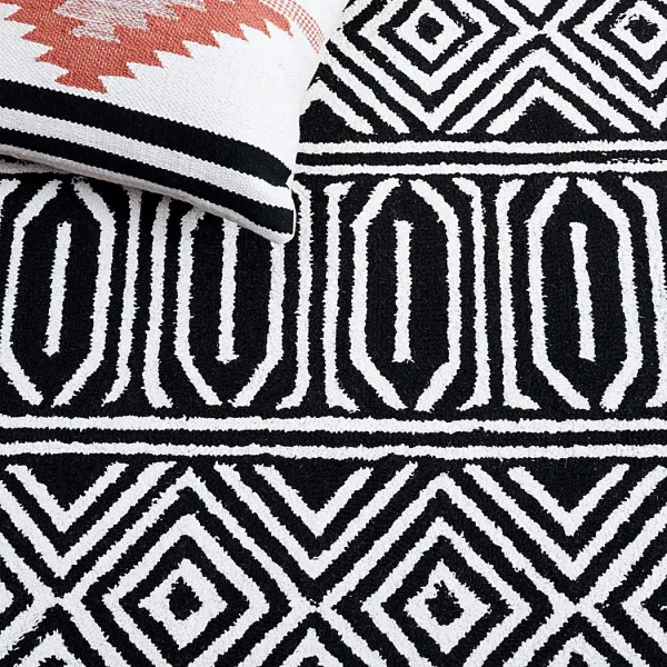 Vilvika Ivory 5' x 8' Rug