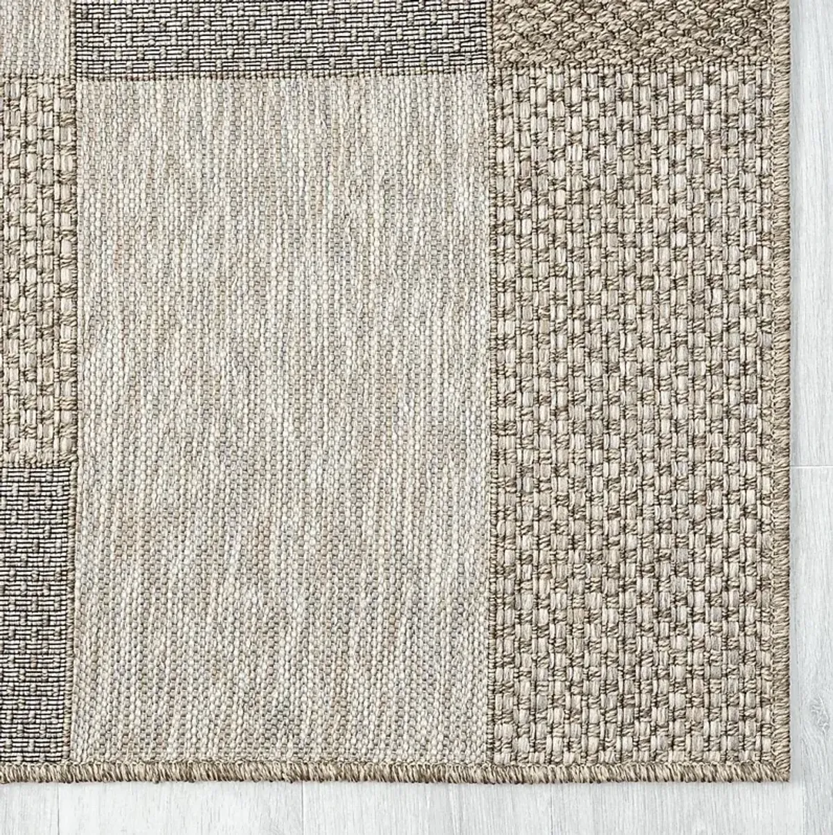 Ahedho Tan 5' x 7' Indoor/Outdoor Rug