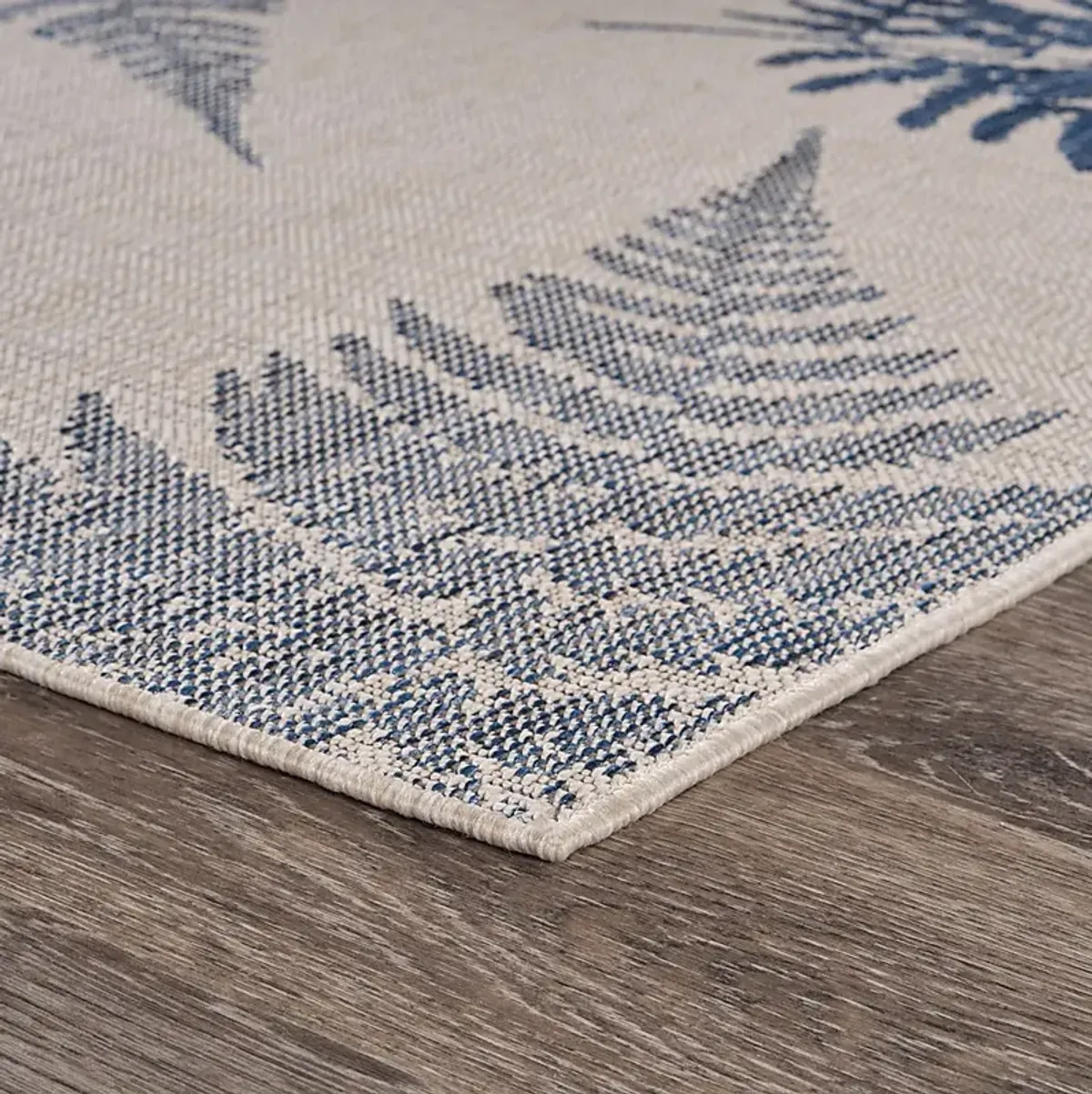 Naiso Blue 5'3 x 7'3 Indoor/Outdoor Rug