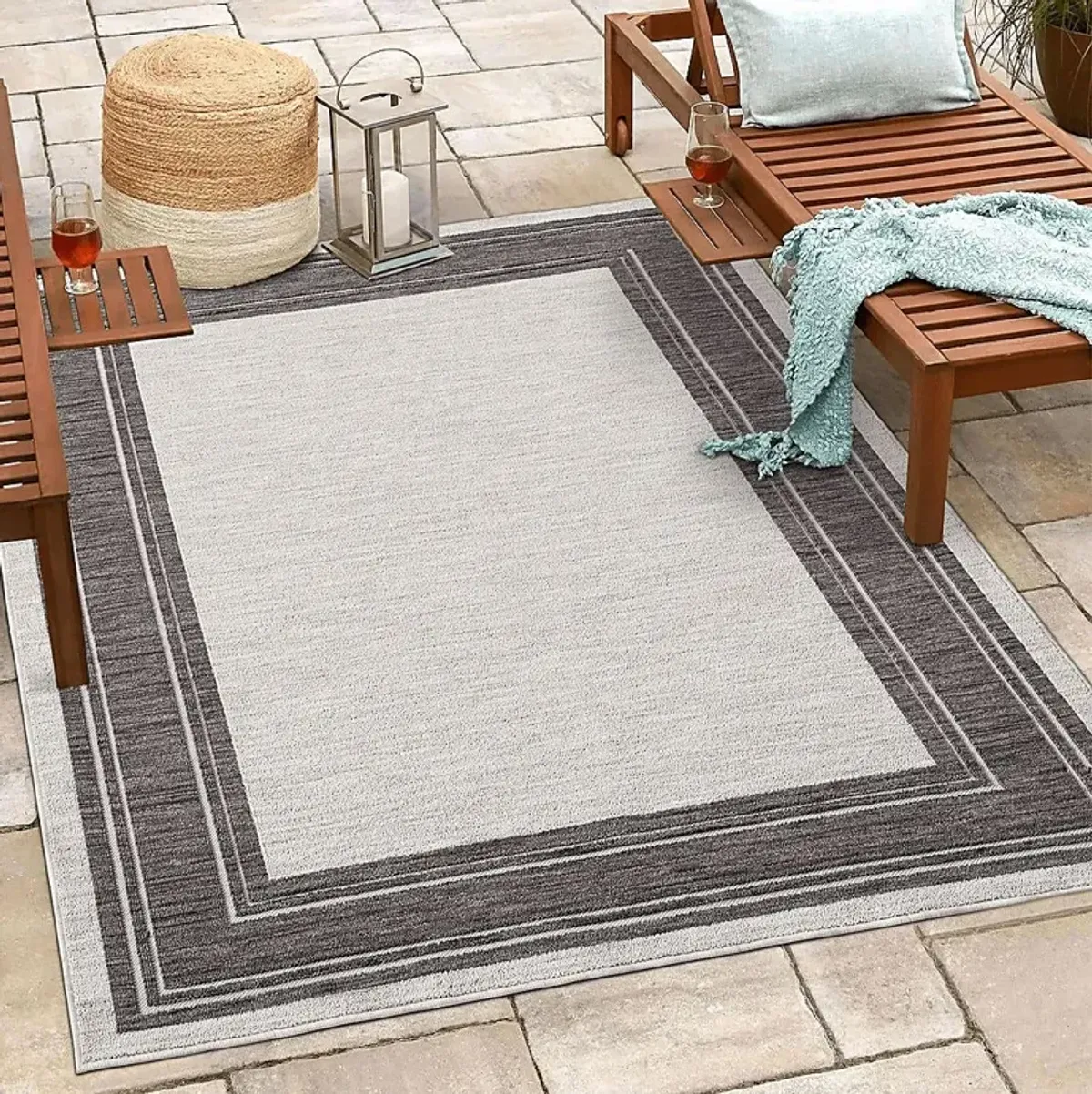 Garlaba Ivory 5' x 7' Indoor/Outdoor Rug