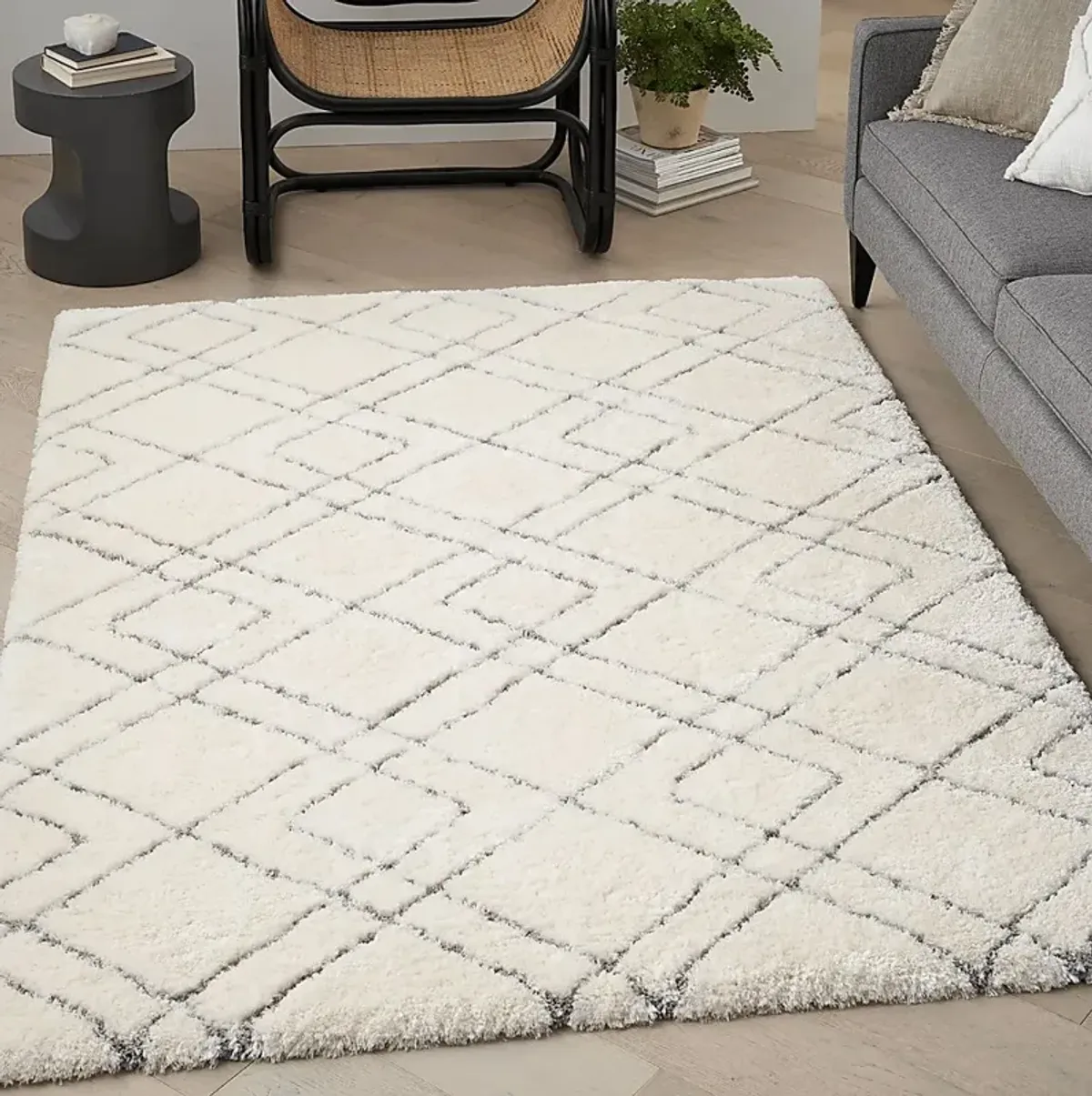 Zulea Ivory 6'7 x 9'2 Rug