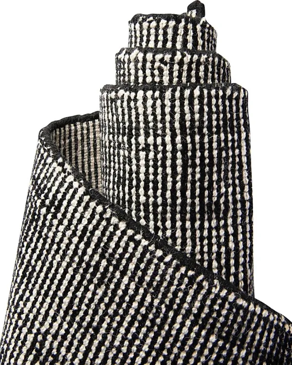 Marmot Black 6'1 x 9' Rug