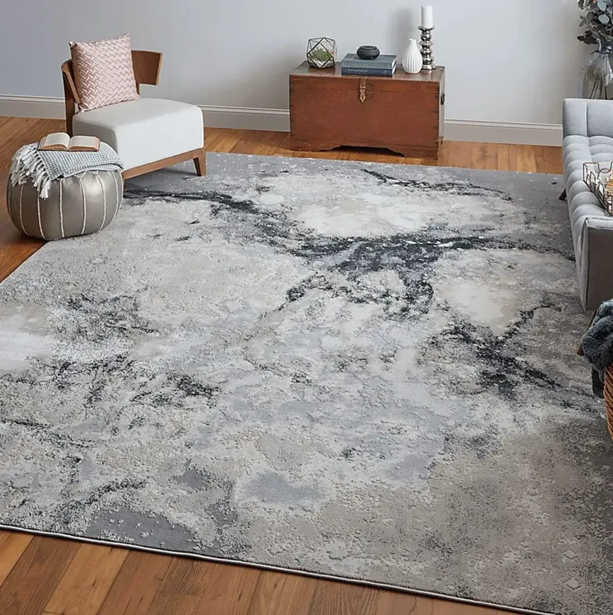 Vaves Gray 6'7 x 9'6 Rug